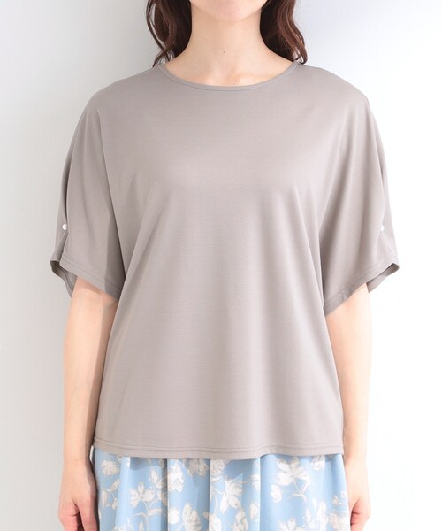 SHOO・LA・RUE(シューラルー)の「【洗濯機可/S-LL】フェイクパールがアクセント お袖タックドルマンブラウス(Tシャツ/カットソー・レディース・ブラック/グレー/オフホワイト・01/02/04/03)」の16枚目の写真