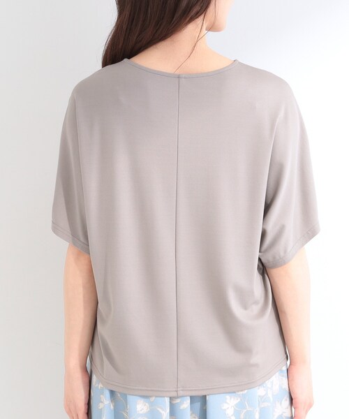 SHOO・LA・RUE(シューラルー)の「【洗濯機可/S-LL】フェイクパールがアクセント お袖タックドルマンブラウス(Tシャツ/カットソー・レディース・ブラック/グレー/オフホワイト・01/02/04/03)」の18枚目の写真