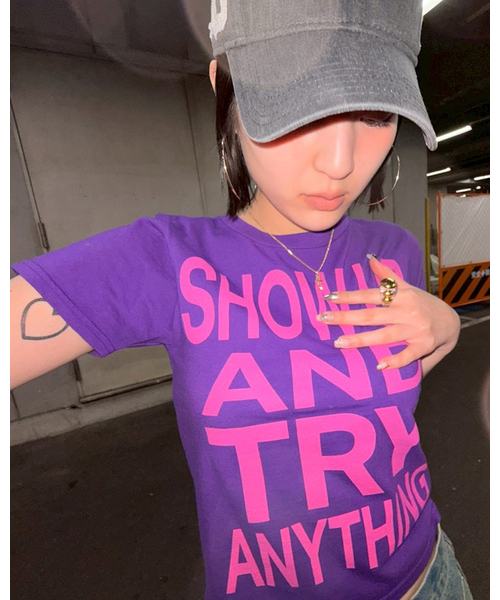 Oriens JOURNAL STANDARD(オリエンス ジャーナルスタンダード)の「《追加》SHOW UP プリントTEE(Tシャツ/カットソー・レディース・パープル/イエロー・MEDIUM/SMALL)」の2枚目の写真