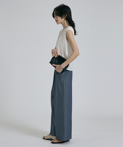 qualite（カリテ）の「シアーノースリーブT　春服　夏服　オフィスカジュアル（タンクトップ・レディース・ブラック/クリーム/オフホワイト・フリー）」の6枚目の写真