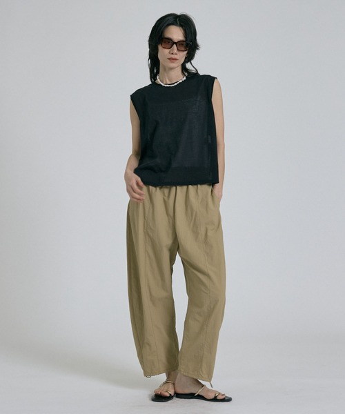 qualite（カリテ）の「シアーノースリーブT　春服　夏服　オフィスカジュアル（タンクトップ・レディース・ブラック/クリーム/オフホワイト・フリー）」の10枚目の写真