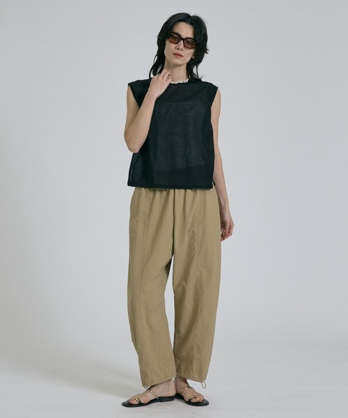 qualite（カリテ）の「シアーノースリーブT　春服　夏服　オフィスカジュアル（タンクトップ・レディース・ブラック/クリーム/オフホワイト・フリー）」の11枚目の写真