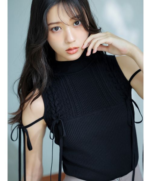 SNIDEL(スナイデル)の「レースアップリボンデザインニットプルオーバー(ニット/セーター・レディース・アイボリー/ブラック/ピンクベージュ・F)」の16枚目の写真