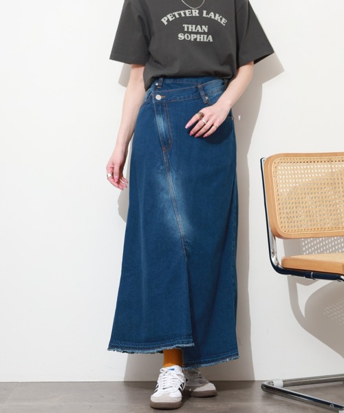 atONE（アットワン）の「アシメウエストラップ風デニムスカート（デニムスカート・レディース・ネイビー/ワンウォッシュ・M/L/LL/4L/3L）」の6枚目の写真