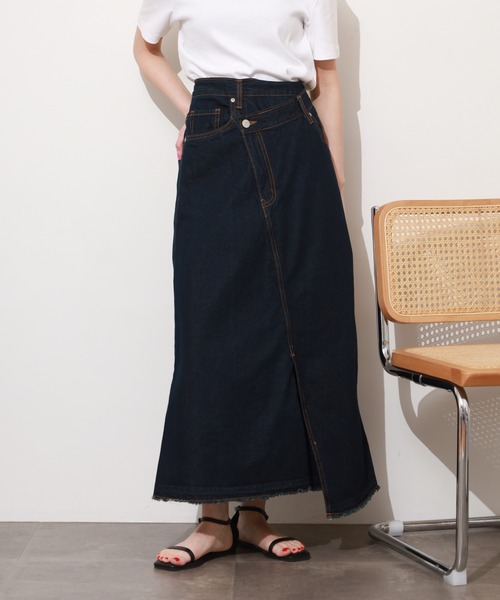 atONE（アットワン）の「アシメウエストラップ風デニムスカート（デニムスカート・レディース・ネイビー/ワンウォッシュ・M/L/LL/4L/3L）」の11枚目の写真