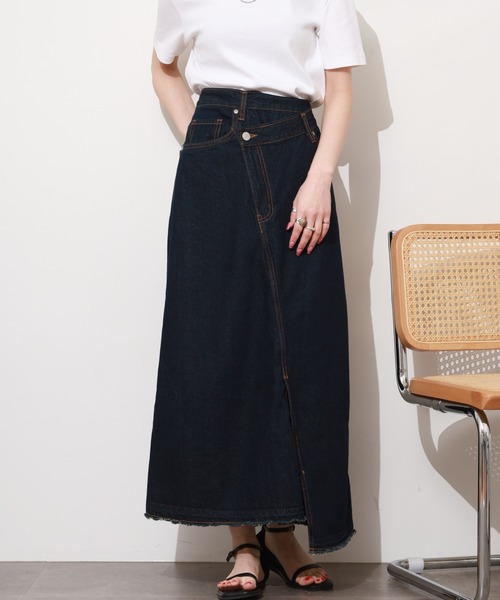 atONE（アットワン）の「アシメウエストラップ風デニムスカート（デニムスカート・レディース・ネイビー/ワンウォッシュ・M/L/LL/4L/3L）」の12枚目の写真