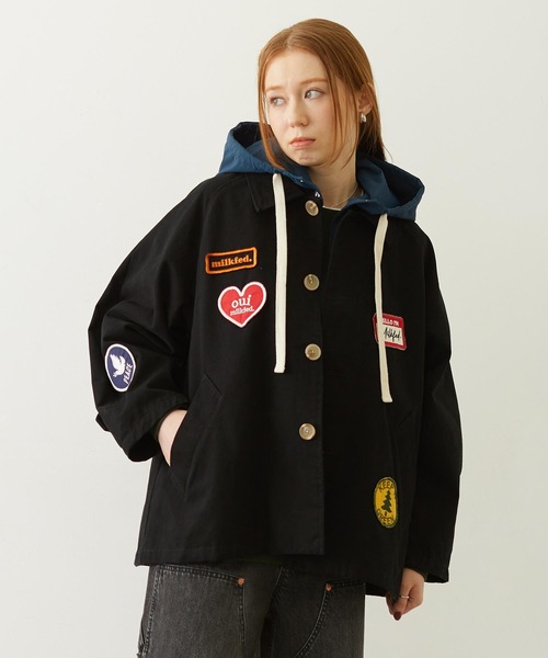MILKFED.(ミルクフェド)の「PATCH HOODED JACKET(ブルゾン・レディース・ブラック/オフホワイト/ネイビー・S/M)」の2枚目の写真