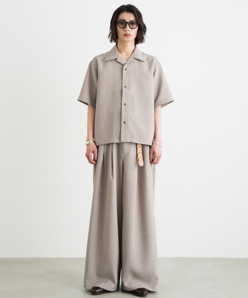 SINSS(シンス)の「Loose fit linen touch HS shirt / ルーズフィットリネンタッチハーフスリーブシャツ【接触冷感・防シワ・洗濯可能(セットアップ着用可能)】(シャツ/ブラウス・メンズ・チャコール/ベージュ・LARGE/MEDIUM/SMALL/X-SMALL)」の3枚目の写真