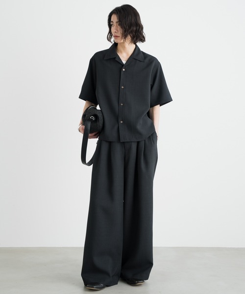 SINSS(シンス)の「Loose fit linen touch HS shirt / ルーズフィットリネンタッチハーフスリーブシャツ【接触冷感・防シワ・洗濯可能(セットアップ着用可能)】(シャツ/ブラウス・メンズ・チャコール/ベージュ・LARGE/MEDIUM/SMALL/X-SMALL)」の4枚目の写真