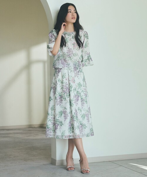 TO BE CHIC（トゥー ビー シック）の「ライラックプリント ボリュームタックスカート（スカート・レディース・オフホワイト・40）」の2枚目の写真
