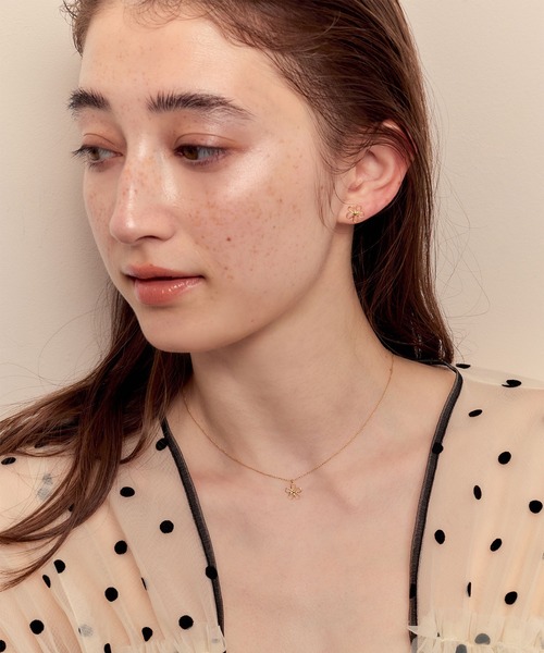 Jolie Toujours(ジョリトゥジュール)の「〈K18GP〉Trace flowerピアス(ピアス(両耳用)・レディース・ゴールド・FREE)」の4枚目の写真