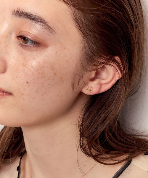Jolie Toujours(ジョリトゥジュール)の「〈K18GP〉Trace flowerピアス(ピアス(両耳用)・レディース・ゴールド・FREE)」の3枚目の写真