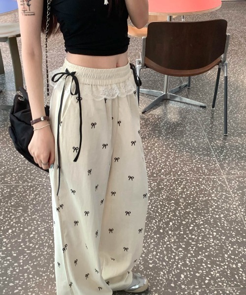 semuse(セミューズ)の「リボンプリントウエストレースリボンワイドパンツ(その他パンツ・レディース・ホワイト/ブラック・FREE)」の8枚目の写真