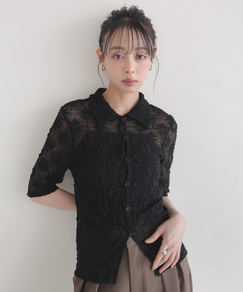 LIAN(リアン)の「フラワーメッシュポロシャツ(ポロシャツ・レディース・ブラック/アイボリー・FREE)」の2枚目の写真