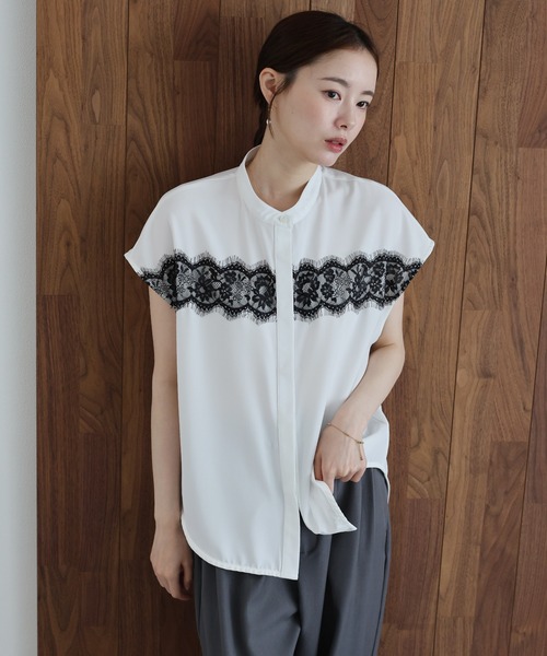 J by blue(ジェイバイブルー)の「《2サイズ展開》レースドッキングフレンチスリーブブラウス(シャツ/ブラウス・レディース・ホワイト/ブルー・LARGE/MEDIUM)」の2枚目の写真