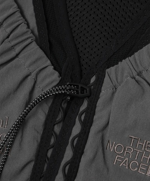 THE NORTH FACE(ザノースフェイス)の「THE NORTH FACE W GAR VEST NM62618(ベスト・レディース・グレー・S/M)」の4枚目の写真