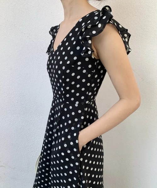 BIRTHDAY BASH(バースデイバッシュ)の「DOT SHEER FRILL SLEEVE DRESS(ドットシアーフリルスリーブドレス)(ワンピース・レディース・ブラック・SMALL)」の7枚目の写真