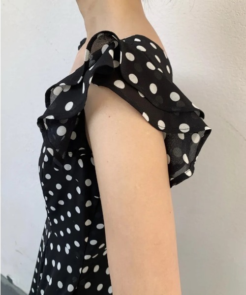 BIRTHDAY BASH(バースデイバッシュ)の「DOT SHEER FRILL SLEEVE DRESS(ドットシアーフリルスリーブドレス)(ワンピース・レディース・ブラック・SMALL)」の8枚目の写真