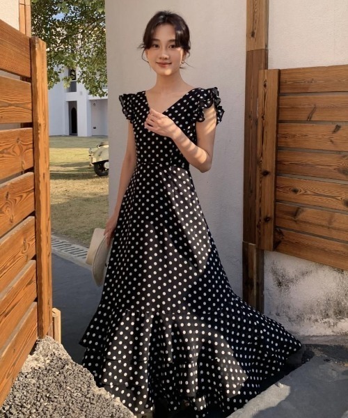 BIRTHDAY BASH(バースデイバッシュ)の「DOT SHEER FRILL SLEEVE DRESS(ドットシアーフリルスリーブドレス)(ワンピース・レディース・ブラック・SMALL)」の2枚目の写真