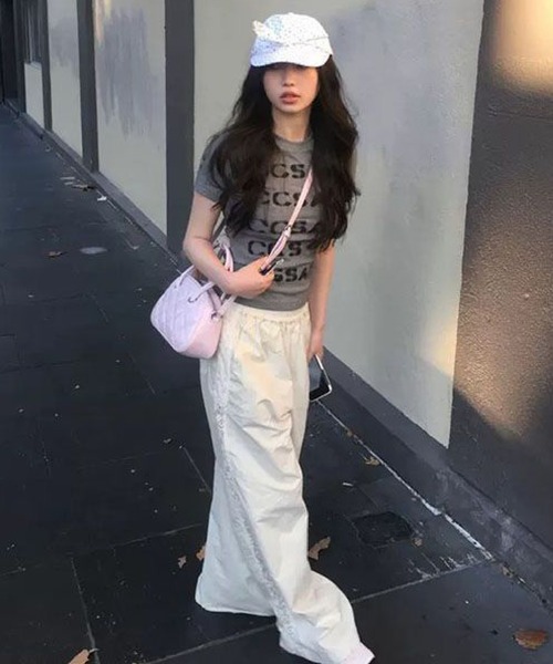 HALEY PESCA(ヘーリーペスカ)の「HALEY PESCA/Y2K グラフィックデザインチビTシャツ(Tシャツ/カットソー・レディース・グレー・MEDIUM/SMALL)」の3枚目の写真