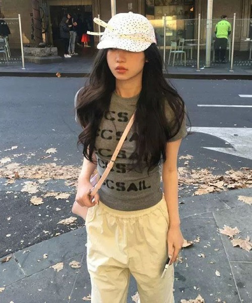 HALEY PESCA(ヘーリーペスカ)の「HALEY PESCA/Y2K グラフィックデザインチビTシャツ(Tシャツ/カットソー・レディース・グレー・MEDIUM/SMALL)」の4枚目の写真