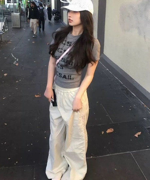 HALEY PESCA(ヘーリーペスカ)の「HALEY PESCA/Y2K グラフィックデザインチビTシャツ(Tシャツ/カットソー・レディース・グレー・MEDIUM/SMALL)」の5枚目の写真