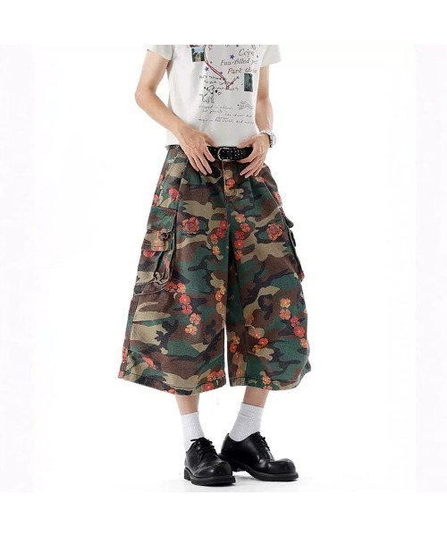FreeZone(フリーゾーン)の「フラワーカモ柄ワイドカーゴハーフパンツ(カーゴパンツ・メンズ・グリーン・S/L/M)」の6枚目の写真