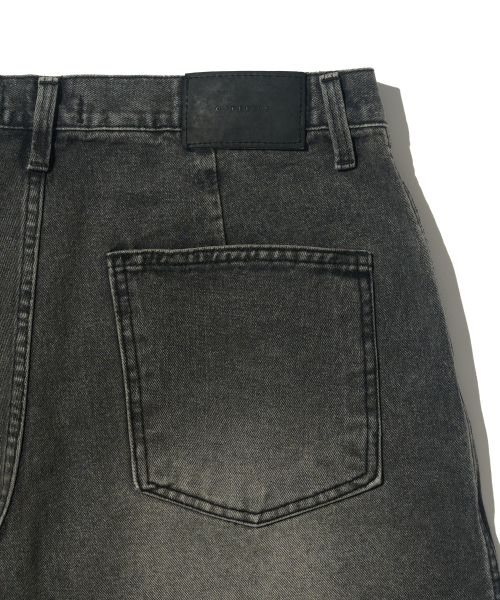 OTHERFITS（アザーフィッツ）の「ヴィンテージタイトデニムバミューダパンツ（ブラックデニム）（その他パンツ・メンズ・その他・LARGE/MEDIUM）」の5枚目の写真