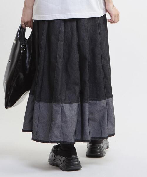 CONVERSE TOKYO(コンバーストウキョウ)の「LIGHT DENIM PLEATED SKIRT(スカート・レディース・ブラック/インディゴブルー・FREE)」の17枚目の写真