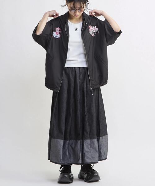 CONVERSE TOKYO(コンバーストウキョウ)の「LIGHT DENIM PLEATED SKIRT(スカート・レディース・ブラック/インディゴブルー・FREE)」の18枚目の写真