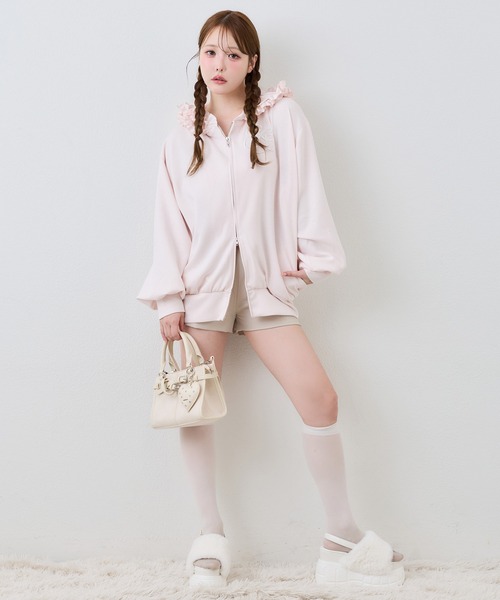 one after another NICE CLAUP（ワンアフターアナザーナイスクラップ）の「【UVカット/セットアップ可能】フリルフードキラキラロングパーカー/パンツ別売り（パーカー・レディース・チャコールグレー/オフホワイト/ピンク/ブラック・FREE）」の12枚目の写真