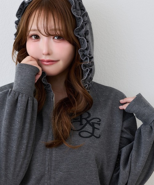 one after another NICE CLAUP（ワンアフターアナザーナイスクラップ）の「【UVカット/セットアップ可能】フリルフードキラキラロングパーカー/パンツ別売り（パーカー・レディース・チャコールグレー/オフホワイト/ピンク/ブラック・FREE）」の22枚目の写真
