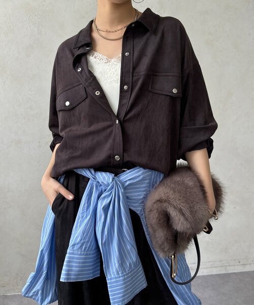 DouDou(ドゥドゥ)の「【セットアップ可能】スエードシャツ(シャツ/ブラウス・レディース・ブラウン/チャコールグレー/グレイッシュベージュ・FREE)」の1枚目の写真
