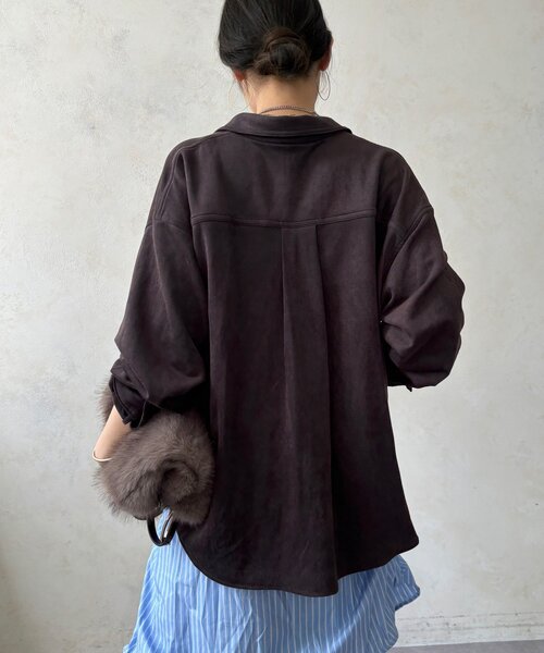 DouDou(ドゥドゥ)の「【セットアップ可能】スエードシャツ(シャツ/ブラウス・レディース・ブラウン/チャコールグレー/グレイッシュベージュ・FREE)」の12枚目の写真