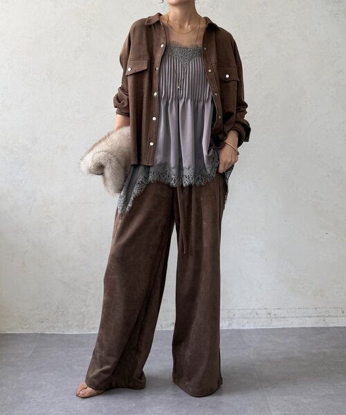 DouDou(ドゥドゥ)の「【セットアップ可能】スエードシャツ(シャツ/ブラウス・レディース・ブラウン/チャコールグレー/グレイッシュベージュ・FREE)」の18枚目の写真