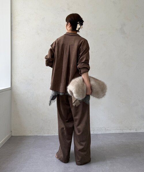 DouDou(ドゥドゥ)の「【セットアップ可能】スエードシャツ(シャツ/ブラウス・レディース・ブラウン/チャコールグレー/グレイッシュベージュ・FREE)」の22枚目の写真