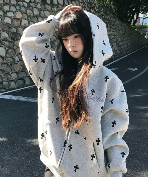 Ressaca(レサーカ)の「オーバーサイズクロススウェットジップパーカー(パーカー・メンズ・ブラック/グレー・L/M)」の2枚目の写真