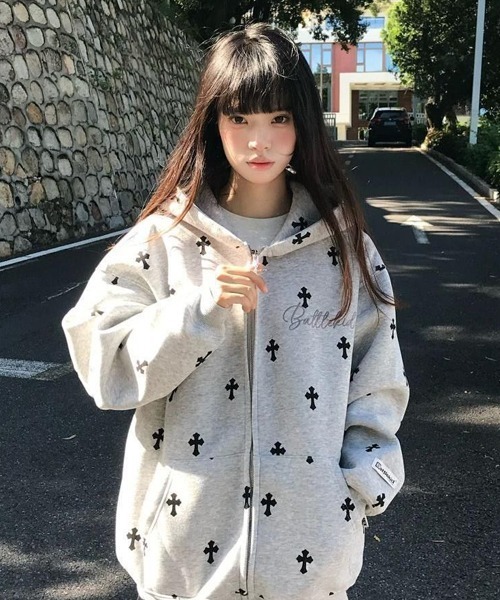 Ressaca(レサーカ)の「オーバーサイズクロススウェットジップパーカー(パーカー・メンズ・ブラック/グレー・L/M)」の9枚目の写真