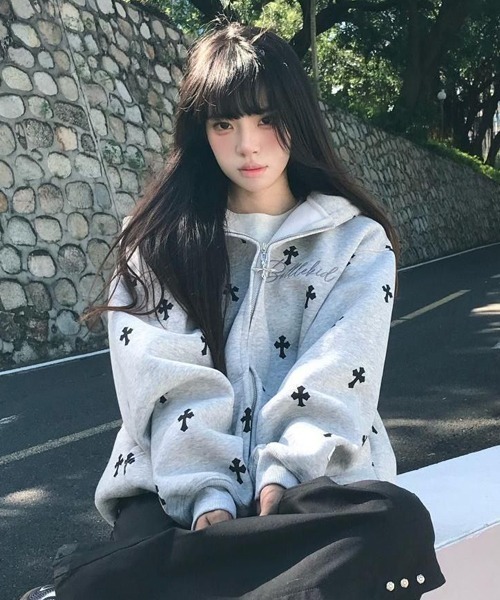 Ressaca(レサーカ)の「オーバーサイズクロススウェットジップパーカー(パーカー・メンズ・ブラック/グレー・L/M)」の11枚目の写真