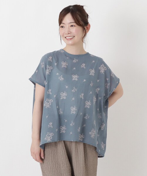 one'sterrace(ワンズテラス)の「綿麻 手書き風花柄プリントブラウス(シャツ/ブラウス・レディース・ブルー系その他7/オレンジ系その他5/ホワイト系9/ブラック系8/カーキ系5・02)」の4枚目の写真