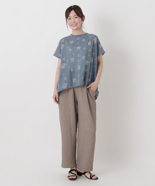 one'sterrace(ワンズテラス)の「綿麻 手書き風花柄プリントブラウス(シャツ/ブラウス・レディース・ブルー系その他7/オレンジ系その他5/ホワイト系9/ブラック系8/カーキ系5・02)」の7枚目の写真