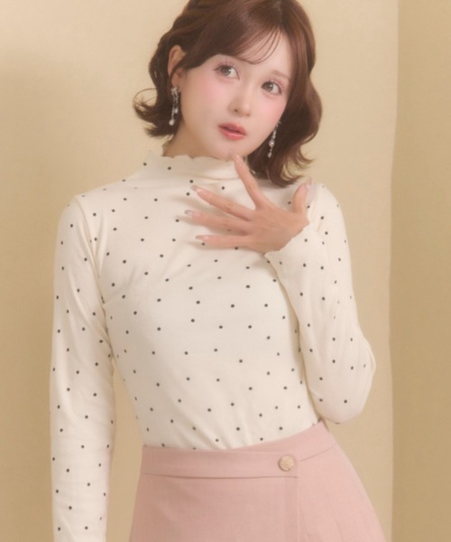 Mejoul(メジュール)の「【2026秋冬新作】ハイネックドットメロウトップス(Tシャツ/カットソー・レディース・アイボリー/ブラック・F)」の1枚目の写真