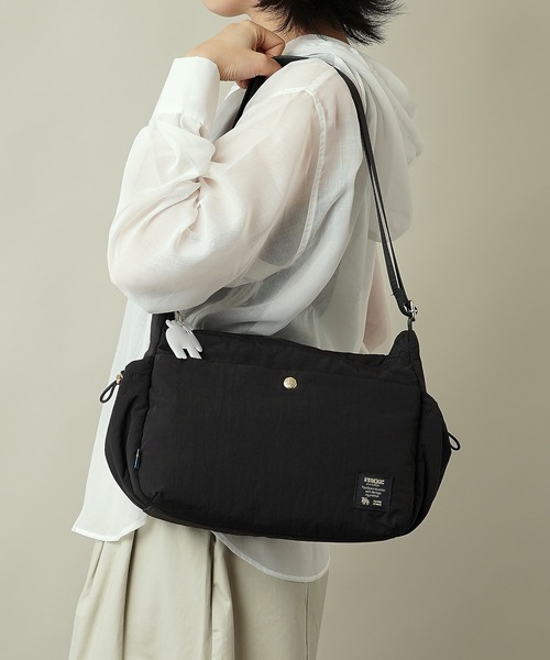 moz(モズ)の「【moz(モズ)】軽量 軽撥水 ボンディング ショルダーバッグ B5サイズ収納可 6.5L ZZQK-03(ショルダーバッグ・レディース・ベージュ/ブラック/オレンジ/ブルーグレー・ONE SIZE)」の1枚目の写真