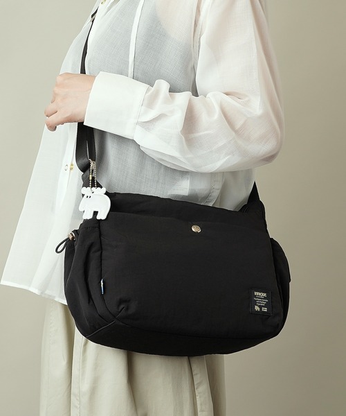 moz(モズ)の「【moz(モズ)】軽量 軽撥水 ボンディング ショルダーバッグ B5サイズ収納可 6.5L ZZQK-03(ショルダーバッグ・レディース・ベージュ/ブラック/オレンジ/ブルーグレー・ONE SIZE)」の5枚目の写真