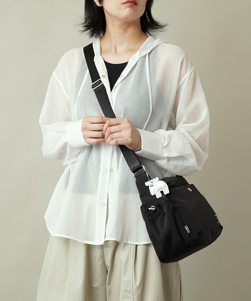 moz(モズ)の「【moz(モズ)】軽量 軽撥水 ボンディング ショルダーバッグ B5サイズ収納可 6.5L ZZQK-03(ショルダーバッグ・レディース・ベージュ/ブラック/オレンジ/ブルーグレー・ONE SIZE)」の6枚目の写真