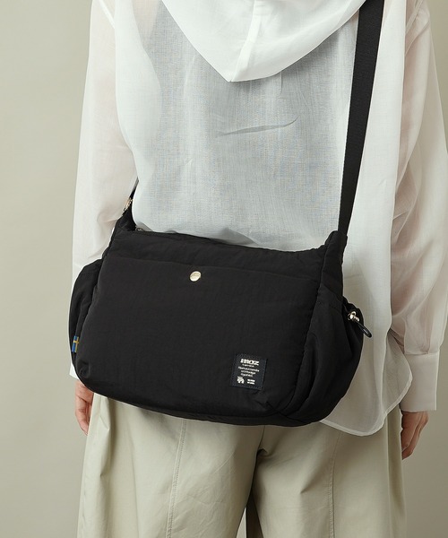 moz(モズ)の「【moz(モズ)】軽量 軽撥水 ボンディング ショルダーバッグ B5サイズ収納可 6.5L ZZQK-03(ショルダーバッグ・レディース・ベージュ/ブラック/オレンジ/ブルーグレー・ONE SIZE)」の7枚目の写真