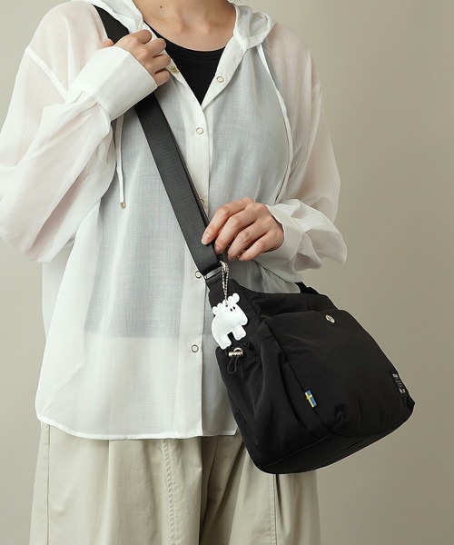 moz(モズ)の「【moz(モズ)】軽量 軽撥水 ボンディング ショルダーバッグ B5サイズ収納可 6.5L ZZQK-03(ショルダーバッグ・レディース・ベージュ/ブラック/オレンジ/ブルーグレー・ONE SIZE)」の8枚目の写真