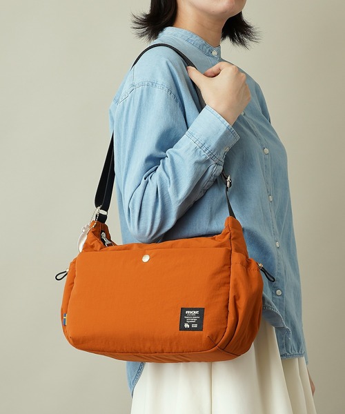 moz(モズ)の「【moz(モズ)】軽量 軽撥水 ボンディング ショルダーバッグ B5サイズ収納可 6.5L ZZQK-03(ショルダーバッグ・レディース・ベージュ/ブラック/オレンジ/ブルーグレー・ONE SIZE)」の9枚目の写真
