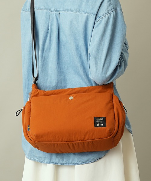 moz(モズ)の「【moz(モズ)】軽量 軽撥水 ボンディング ショルダーバッグ B5サイズ収納可 6.5L ZZQK-03(ショルダーバッグ・レディース・ベージュ/ブラック/オレンジ/ブルーグレー・ONE SIZE)」の11枚目の写真