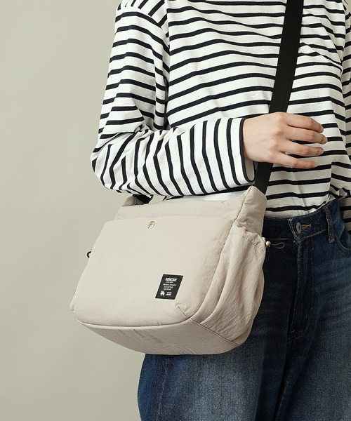 moz(モズ)の「【moz(モズ)】軽量 軽撥水 ボンディング ショルダーバッグ B5サイズ収納可 6.5L ZZQK-03(ショルダーバッグ・レディース・ベージュ/ブラック/オレンジ/ブルーグレー・ONE SIZE)」の16枚目の写真